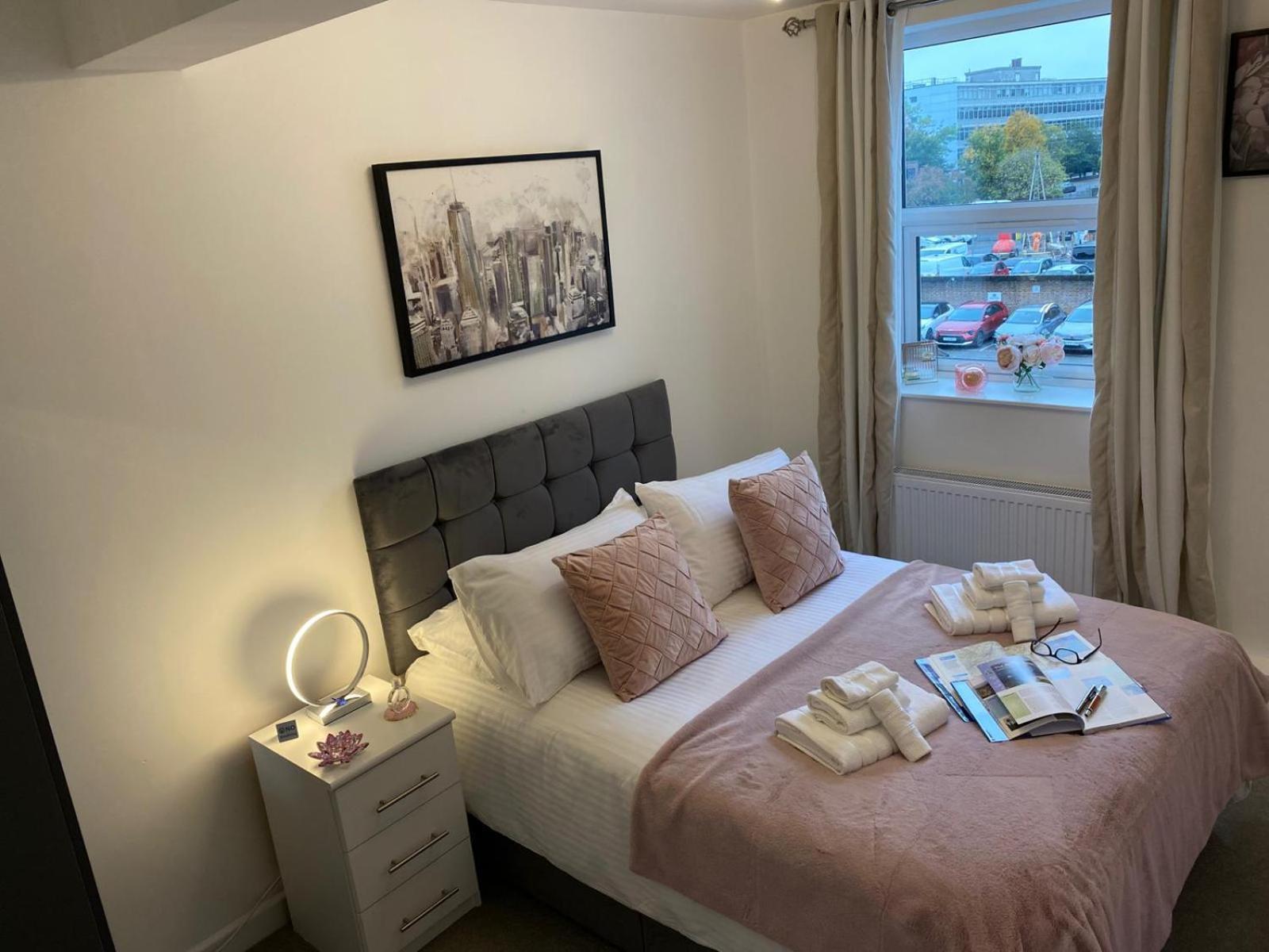 Stylish Apartment In Watford Watford  Eksteriør bilde